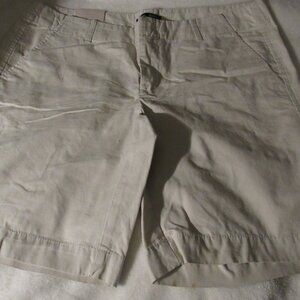 Gap Beige Hadley Shorts  Size 10  NWT